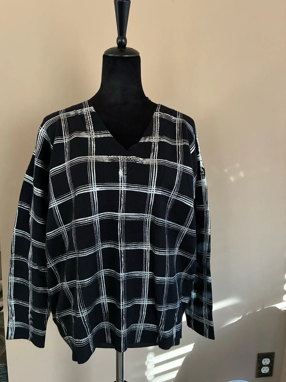 Sweater - Picture 1 of 6
